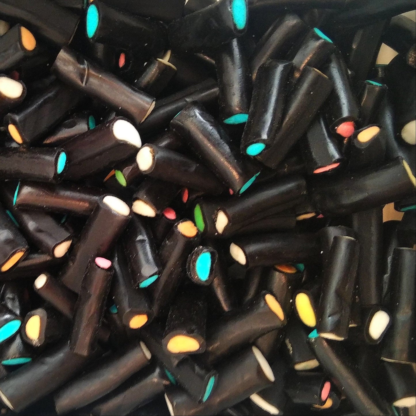 Mini cables REGLISSE fourrés (100g)